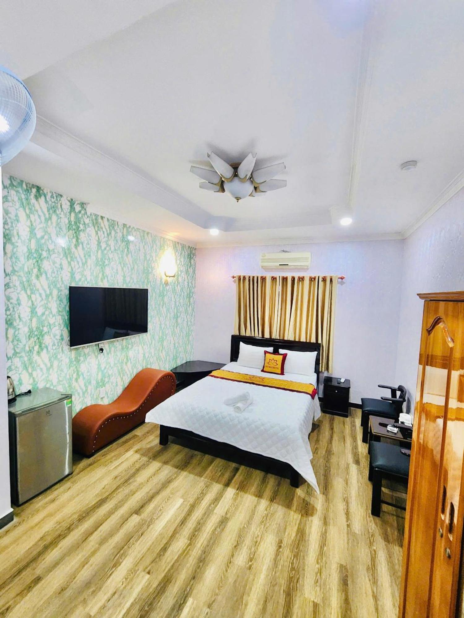 Khach San Sao Mai Hotel Ho Chi Minh City Exterior photo